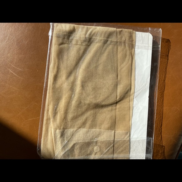 💝Free w Purchase💝Sheer Nude Tights - Picture 1 of 2